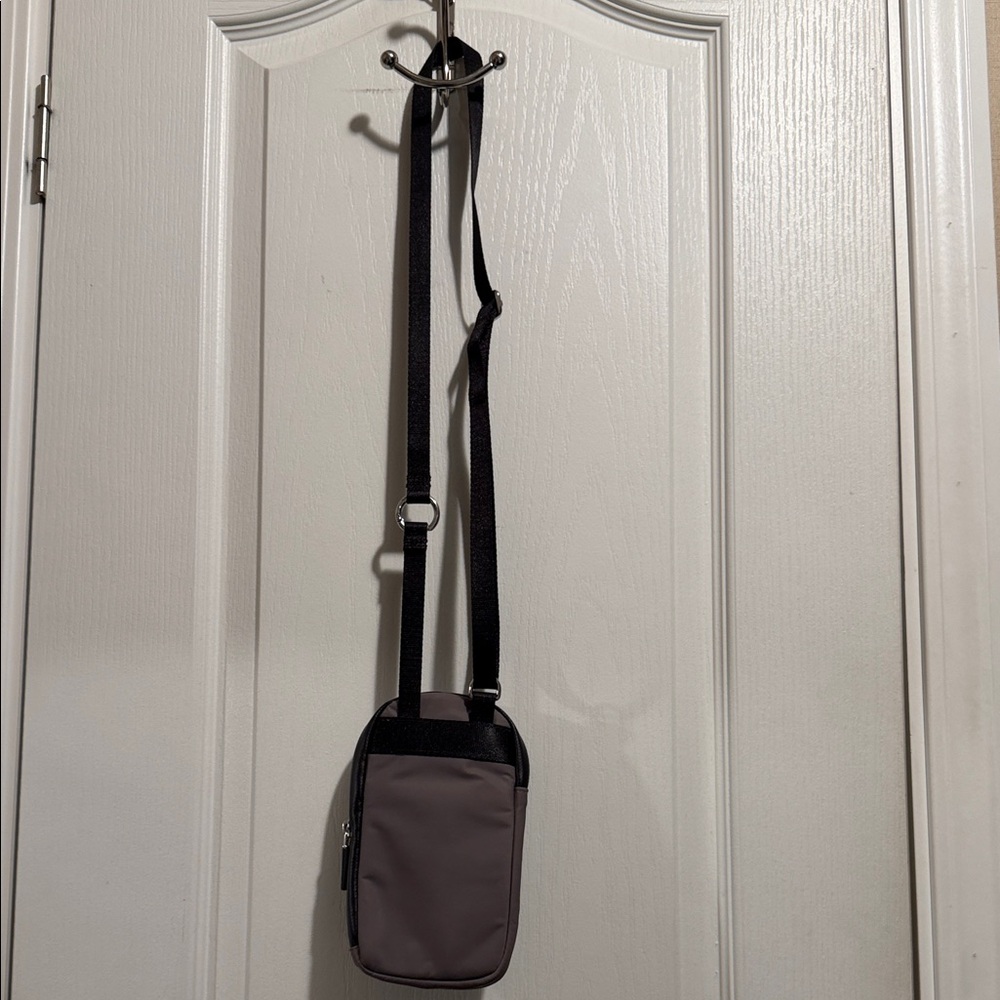 Lululemon Athletica Charcoal and Black Belt Bag - Picture 3 of 4